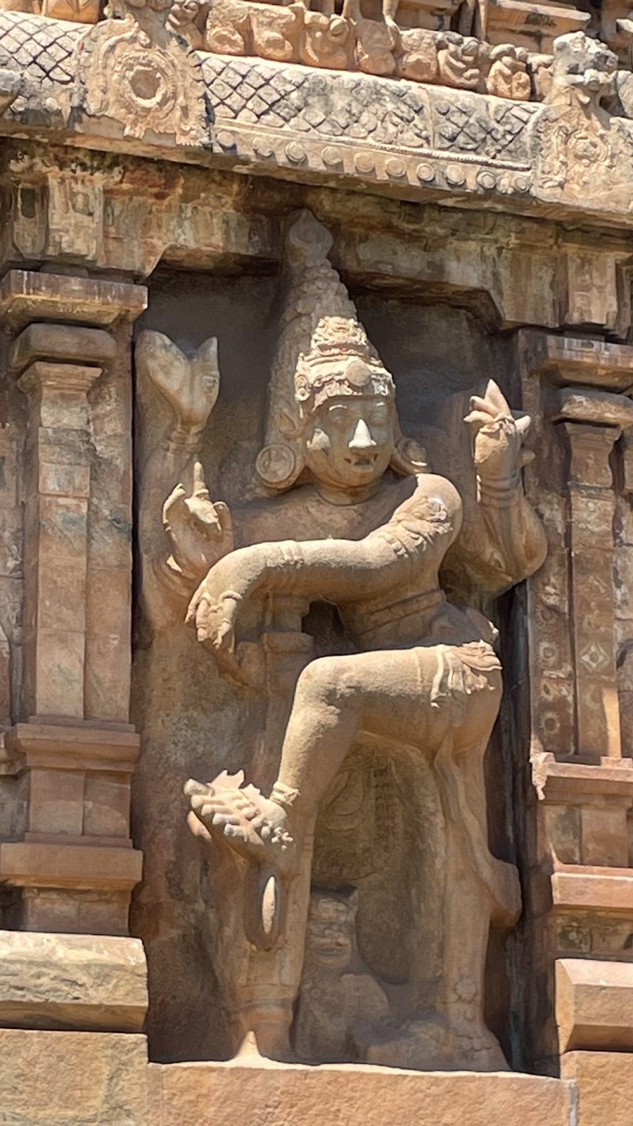 Chola dancing deity, 11th century